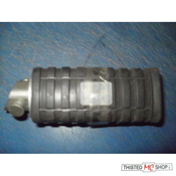 FOOTREST STEP FRONT LH KZ 1000A D KZ 650B 34028-1007