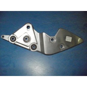 BRACKET FRONT FOOTREST RH GSF 600 43511-26E01