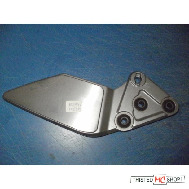 BRACKET FRONT FOOTREST LH GSF 600 43521-26E01