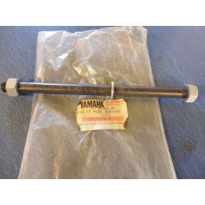 AKSEL BAGHJUL AXLE REAR WHEEL FS1 50 2GEAR 3EE-F5381-00