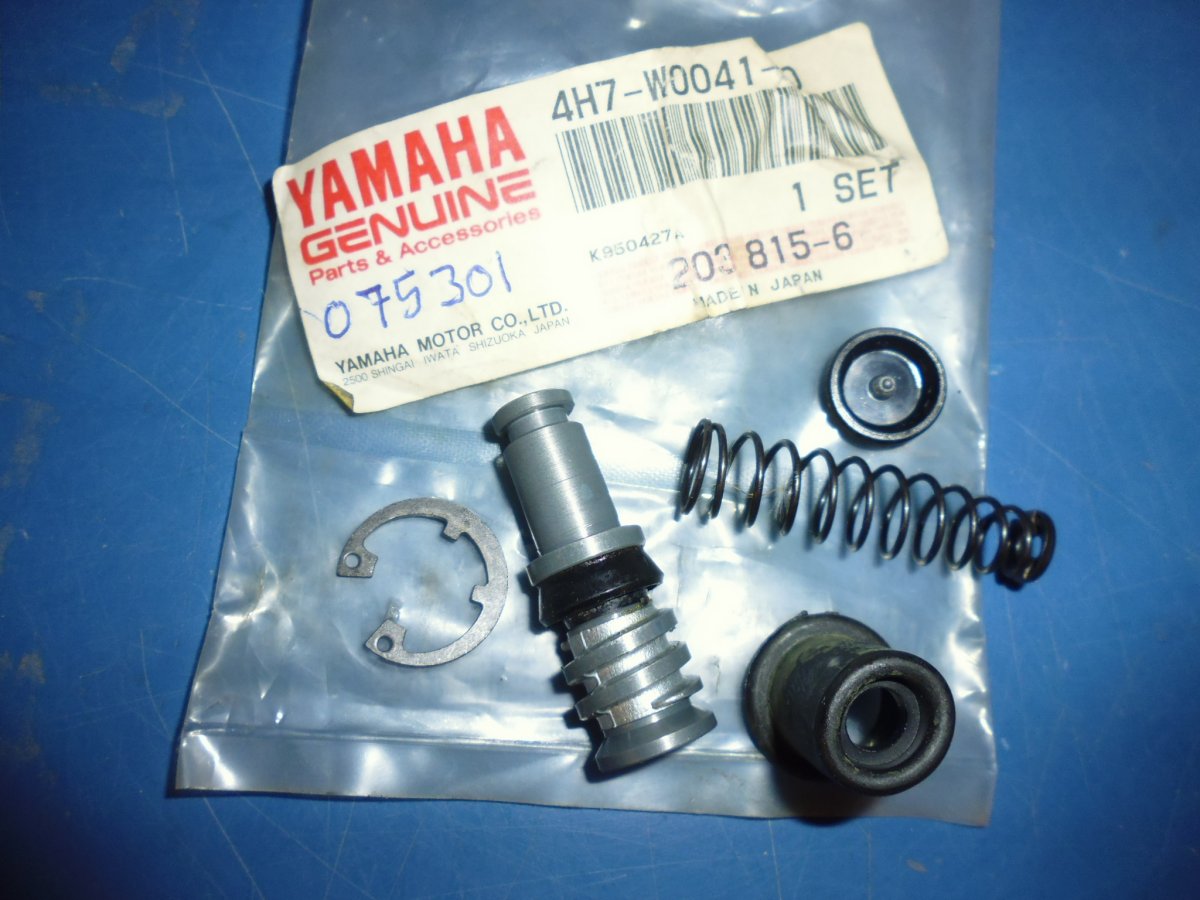 Kit De Réparation Pour Maître-cylindre Yamaha FS1 - Réf. 535-w0041-60 - Pièce D'occasion